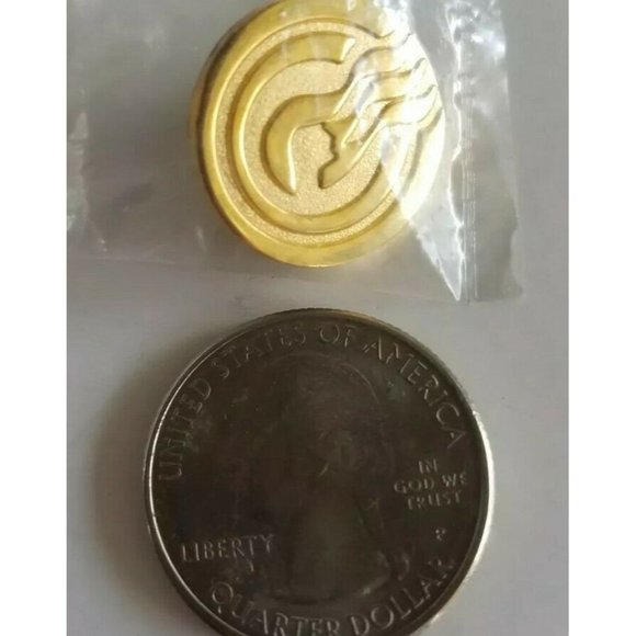 Princess Cruises Captain's Circle Gold tone lapel Pin Back NEW gold tone Ship - Picture 2 of 3